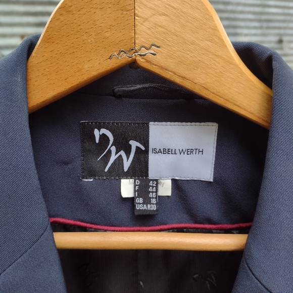 Isabell Werth gabardine 4 button dressage or hunt coat, tailored, shoulder pads - Picture 13 of 13